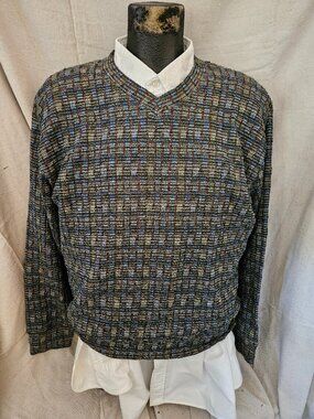 Gorgeous Mint Condition Vintage Men's V-neck Sweater from Jhane Barnes Size XL